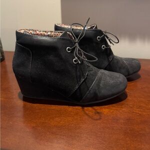 Jellypop Black Wedge Shoes with Classic Design